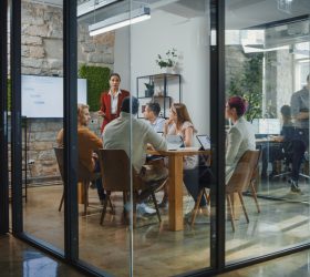 Office,Conference,Room,Meeting:,Female,Chief,Executive,Talking,To,A